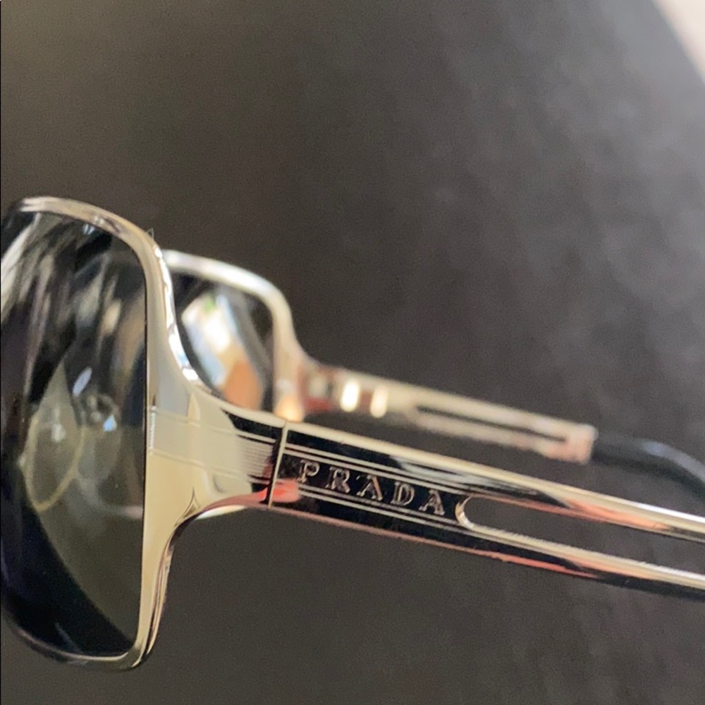 Prada sunglasses - Picture 4 of 6